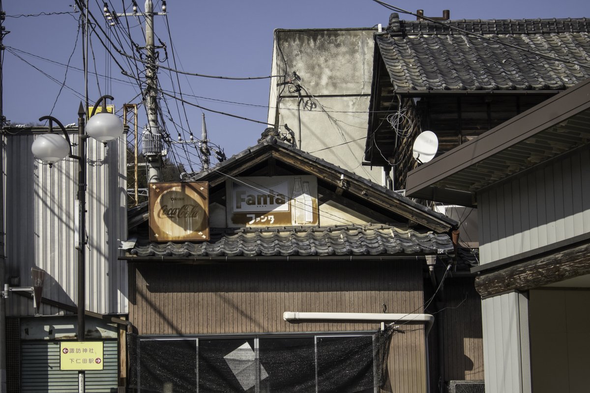 sc_armament's tweet photo. ある風景
#写真 #写真好きな人と繋がりたい #風景写真 #路地 #建物 #窓 #ノスタルジア #トタン #Ruin #廃墟 #風景 #haikyo #産業遺産 #abandoned #urbex #レトロ https://t.co/MAMeYVxweB