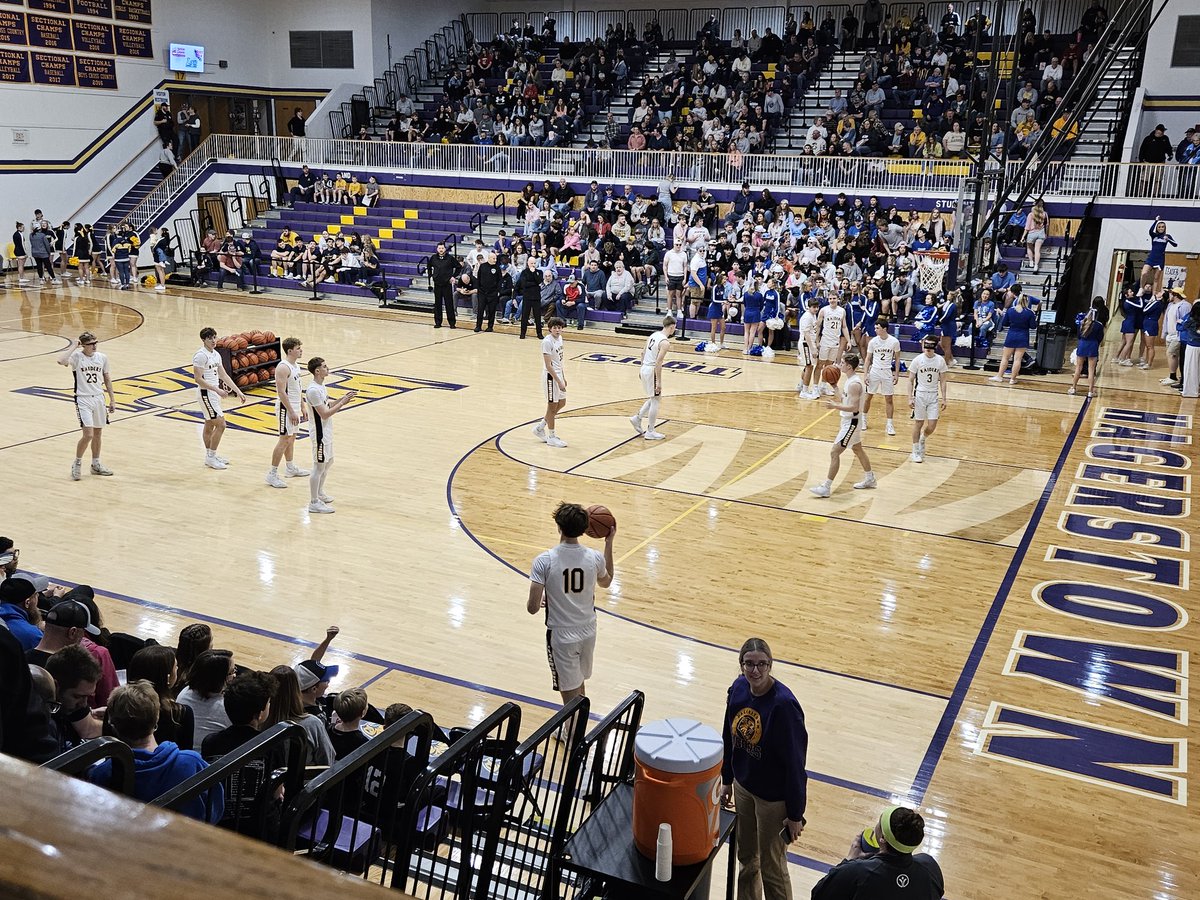 philbeebeIN's tweet photo. Most interesting common foe for @Doah_Raiders_BB and @bulldogs_c is Richmond. The Red Devils handed Centerville one of its two losses, and Shenandoah beat Richmond 64-43. @hunt_Rob https://t.co/S7xVooEYeM