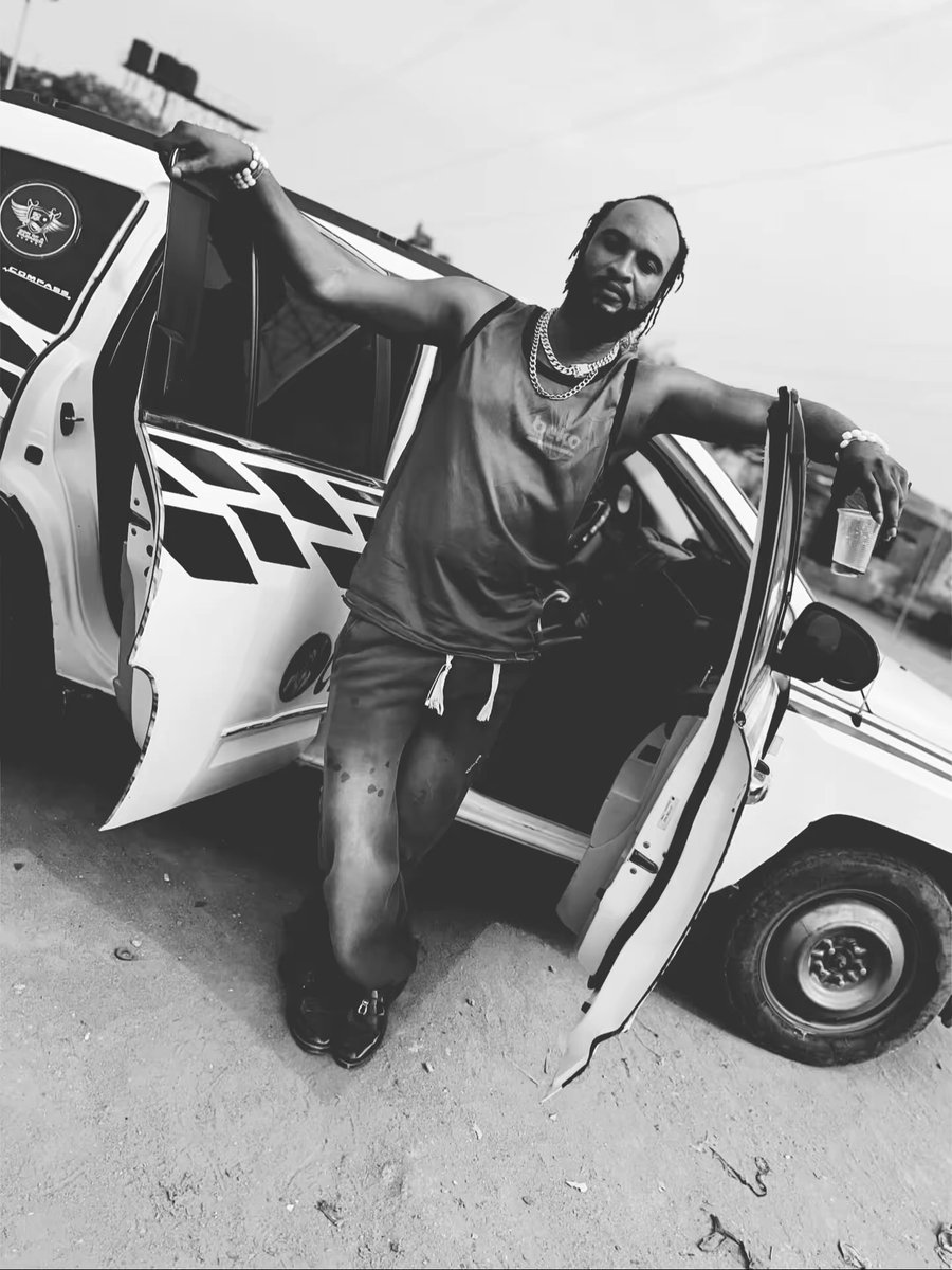 ochimaintain1's tweet photo. I meet with some of my Arewa friends to play my song “Ancestors” for them  make we vibe to it together and they keep me serious Energy. Pls keep streaming “Ancestors” by me, https://t.co/noQzHqHmgC
