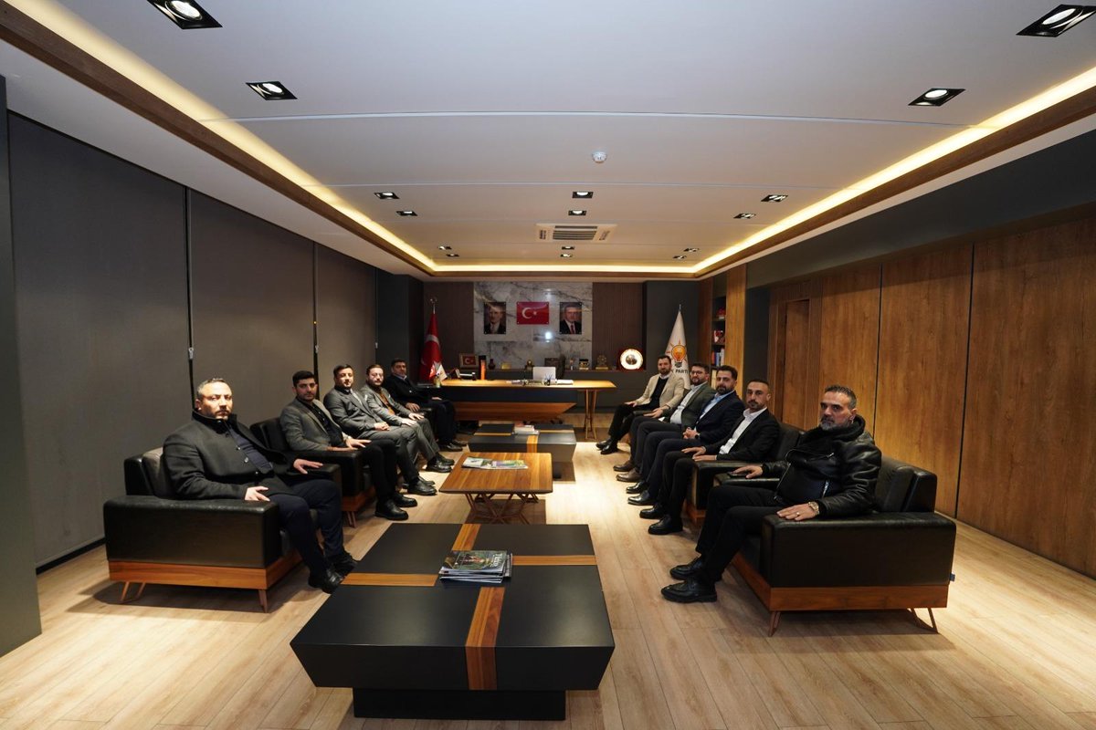 AKGenclikMardin's tweet photo. 📍 AK Parti Mardin İl Başkanlığı
Gençlik Kolları Genel Merkez Teşkilat Başkanımız Sn. Osman Nuri NAZLIER ile birlikte, İl Başkanımız Sn. Mehmet UNCU’yu ziyaret ettik.
Nazik ev sahiplikleri ve kıymetli sohbetleri için kendilerine teşekkür ediyor, çalışmalarında muvaffakiyetler diliyoruz.