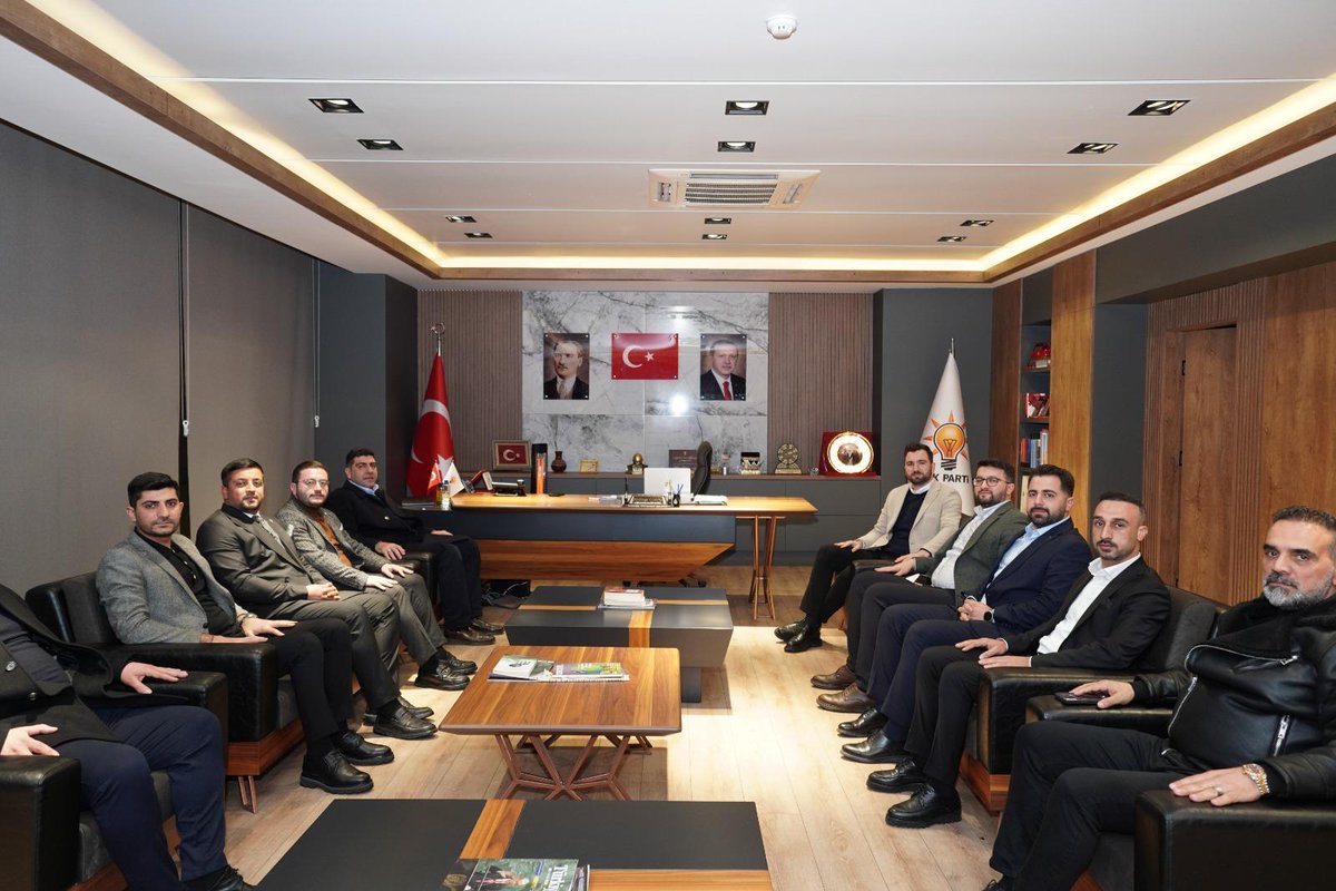 AKGenclikMardin's tweet photo. 📍 AK Parti Mardin İl Başkanlığı
Gençlik Kolları Genel Merkez Teşkilat Başkanımız Sn. Osman Nuri NAZLIER ile birlikte, İl Başkanımız Sn. Mehmet UNCU’yu ziyaret ettik.
Nazik ev sahiplikleri ve kıymetli sohbetleri için kendilerine teşekkür ediyor, çalışmalarında muvaffakiyetler diliyoruz.