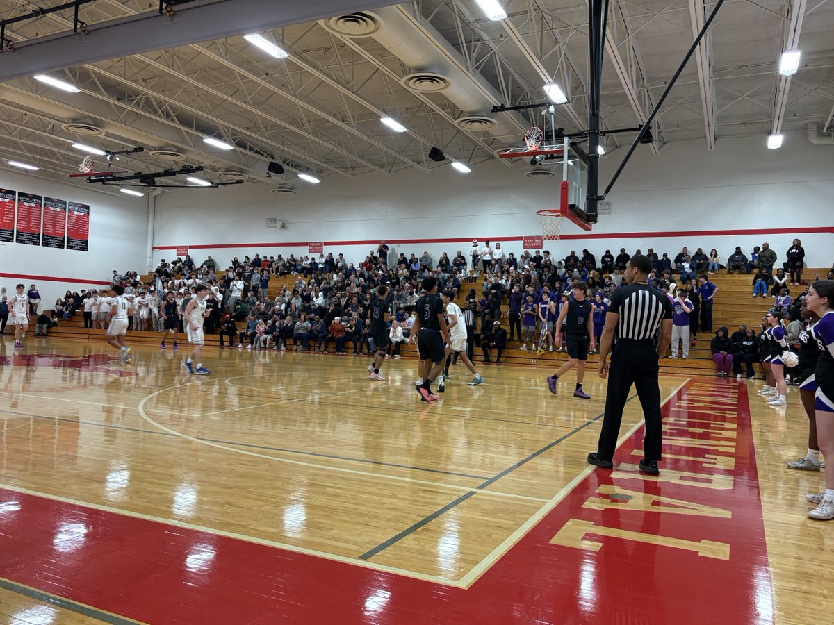 PNORTH in a battle vs. Holt for MSHSAA clad 5 District Championship @ PCentral!!   Vikes up 8-5 to start the 2nd qtr.  GO Vikes.