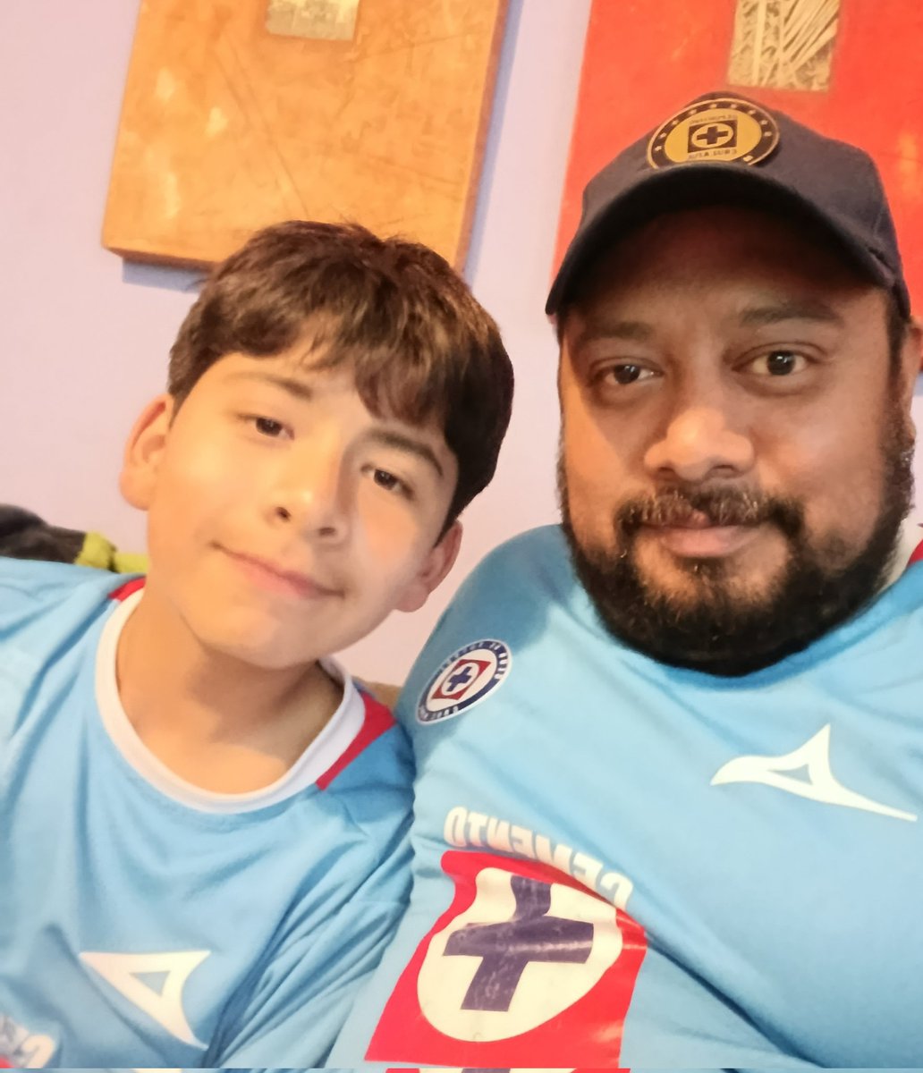 Fabian_Resca's tweet photo. @TUDNMEX Con mi mejor amigo #SabadoFutbolero https://t.co/q4pfKEFskY