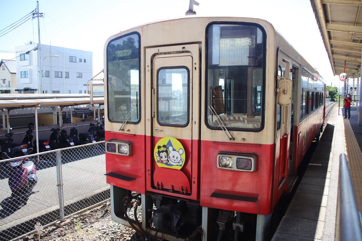OECU_Train's tweet photo. 0番ホームシリーズです！
中の人的にはホームの端っこに短い車両が止まってるイメージがありますね🤔
それぞれどこの駅か皆さんご存知でしょうか？ https://t.co/Ut02dzmkew