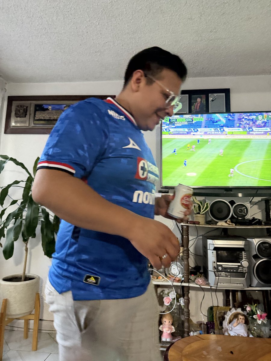 nyraw_'s tweet photo. @TUDNMEX

Azulcelesteeee

 #SabadoFutbolero https://t.co/XFlKVnkPJj