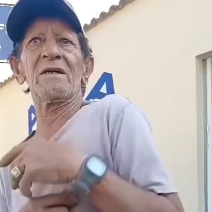 "tu é santista mesmo? me fala um idolo do Santos sem ser Pelé, Neymar e Depay.”

"deixa eu ver, eeeeeh... Lucas Crispim?"