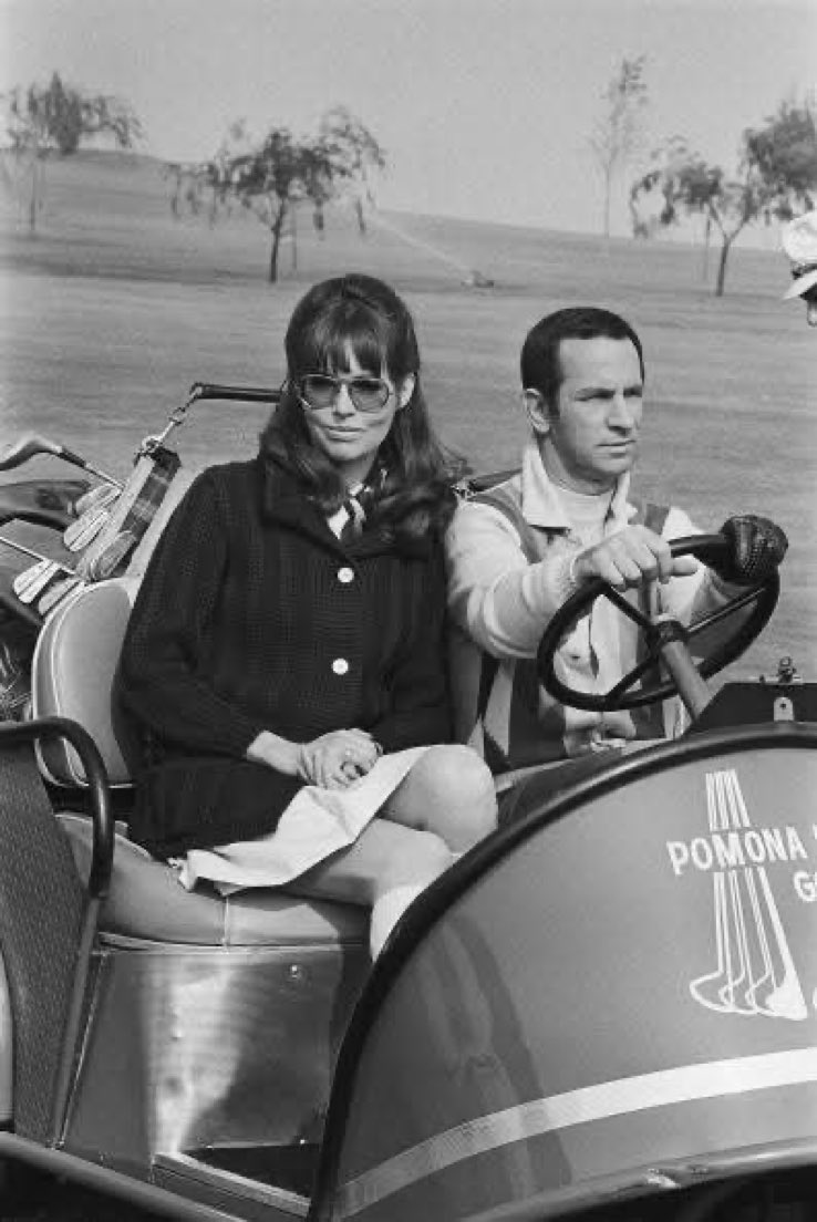 El agente 89, temible operario del recontra espionaje y su fiel compañera la hermosa 99. 😄