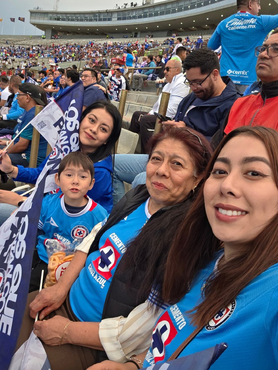 Nolmiis's tweet photo. @TUDNMEX  #SabadoFutbolero 
Dale @CruzAzul 💙✨️ https://t.co/DuPsAZYtOk