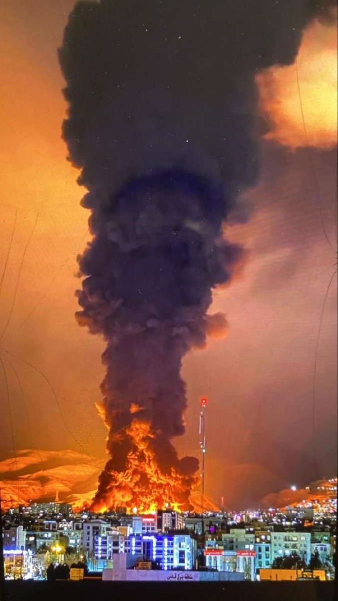 Les États Unis et Israël pensaient lancer une attaque sur l’Iran et déclencher une révolution contre le régime. Non seulement ils contribuent à créer l’unité nationale en Iran mais ils réveillent un grand sentiment anti impérialiste au niveau mondial!
Le génie de la CIA!