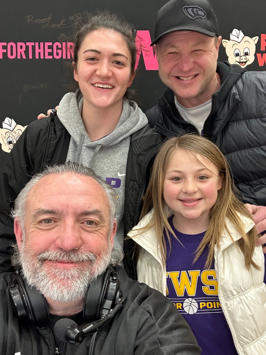 ProductionsW7's tweet photo. 🏀 Just chillin with UW-Stevens Point WBB!!

One of the coolest parts of this job is getting to spend time with the people who love this game as much as we do.

Pretty good crew right here.

#ForTheGirls https://t.co/vDLwHQWuKs