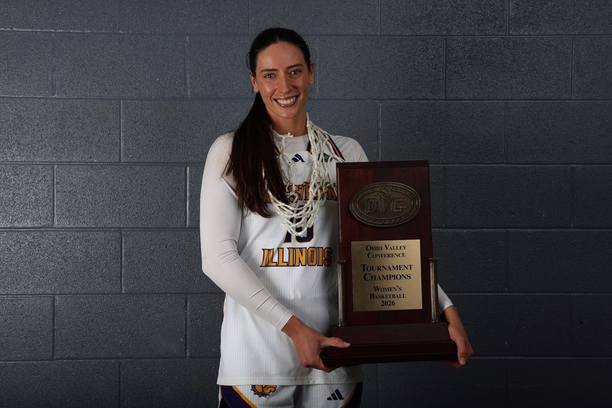 OVCSports's tweet photo. Postgame 📸 shoot with the 𝗖-𝗛-𝗔-𝗠-𝗣-𝗦 ❗️🏀

📷 @spydieshooter 

#OVCit | #OVCTourney https://t.co/YUxL9slDIU