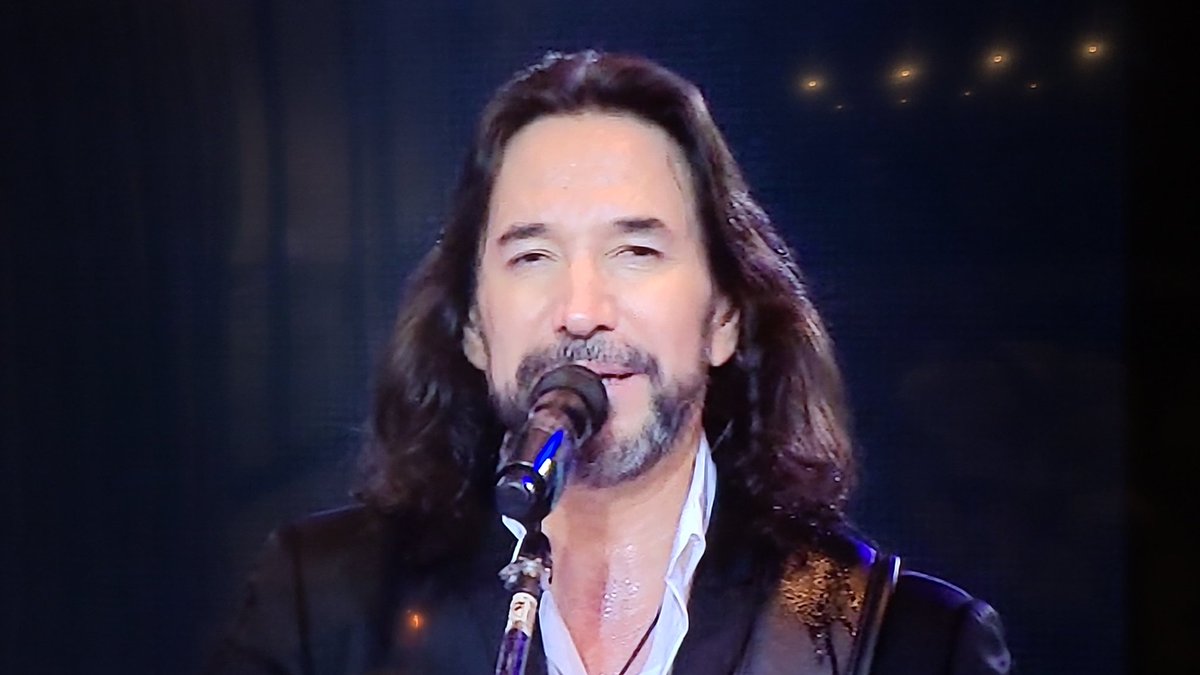 Melleva3veces's tweet photo. Grande MAESTRO, SU MAJESTAD @MarcoASolis aquí viendo su concierto en el Luna Park. https://t.co/dbTElDpRhQ