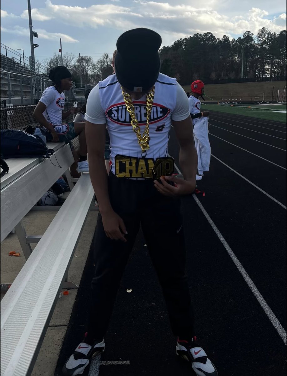 Rjgraham_1's tweet photo. My 1st 7V7 Tournament ..!!! BROUGHT HOME THE 🏆 #QbJizzle #Champion https://t.co/G6dnpbcZhl