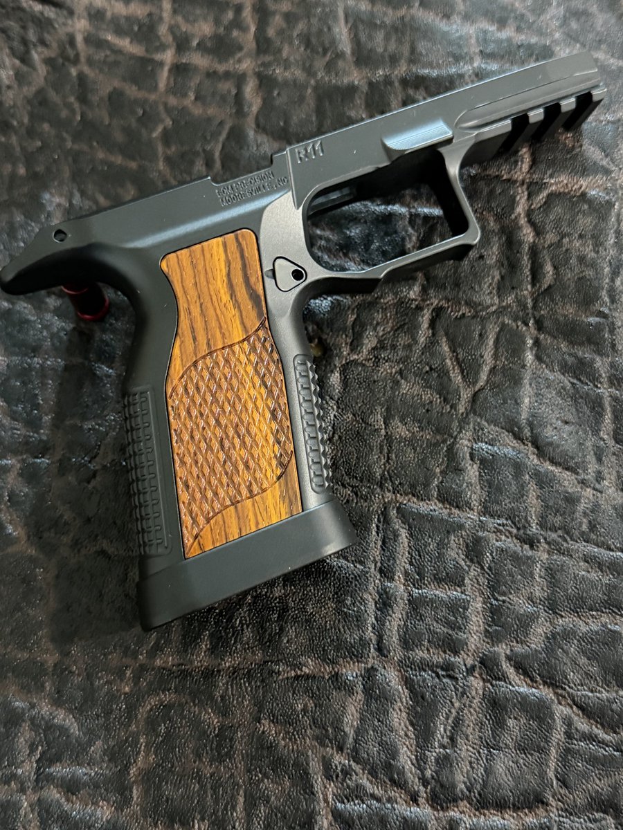 BrowneWorks's tweet photo. Grip inserts are now available for ECM Precision R11 frame for the Sig P365 https://t.co/KH4fuRr38a