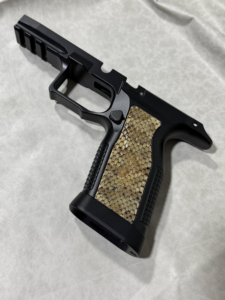 BrowneWorks's tweet photo. Grip inserts are now available for ECM Precision R11 frame for the Sig P365 https://t.co/KH4fuRr38a