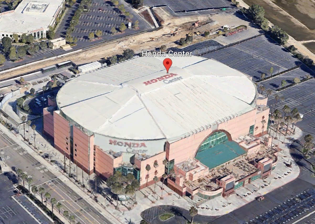 DiscussingNails tweet media