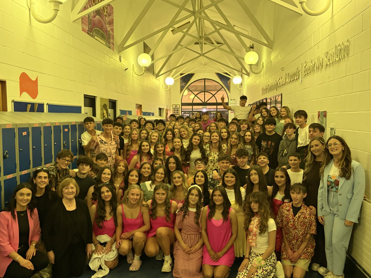 Claire1Sheehan's tweet photo. What a week @KinsaleTY. 6 sold out shows, amazing energy &amp; fun. A phenomenally talented group of actors, singers &amp; dancers along with backstage crew, makeup artists &amp; musicians. Thanks to the staff @KinsaleComSch for the effort &amp; time given to create a lifetime of memories #proud https://t.co/IAEjelVlju