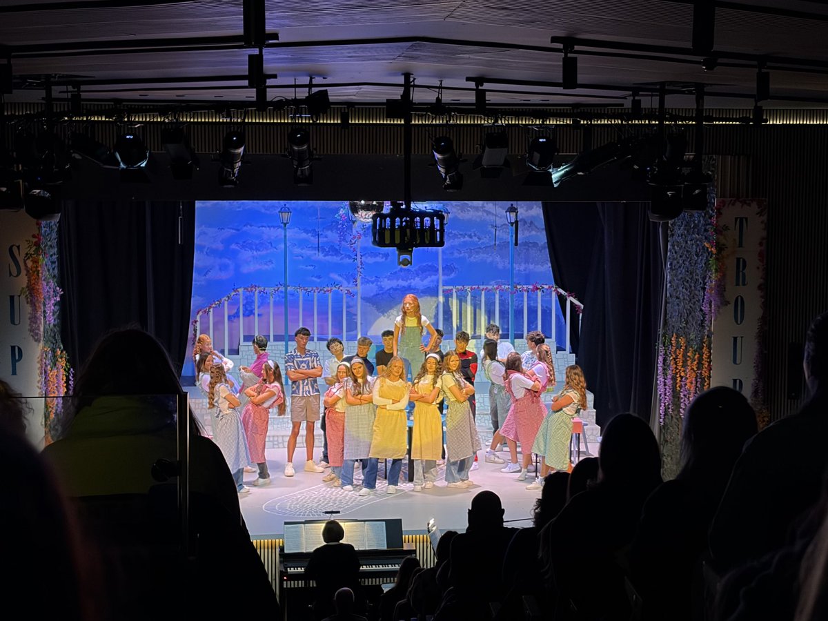 Claire1Sheehan's tweet photo. What a week @KinsaleTY. 6 sold out shows, amazing energy &amp; fun. A phenomenally talented group of actors, singers &amp; dancers along with backstage crew, makeup artists &amp; musicians. Thanks to the staff @KinsaleComSch for the effort &amp; time given to create a lifetime of memories #proud https://t.co/IAEjelVlju