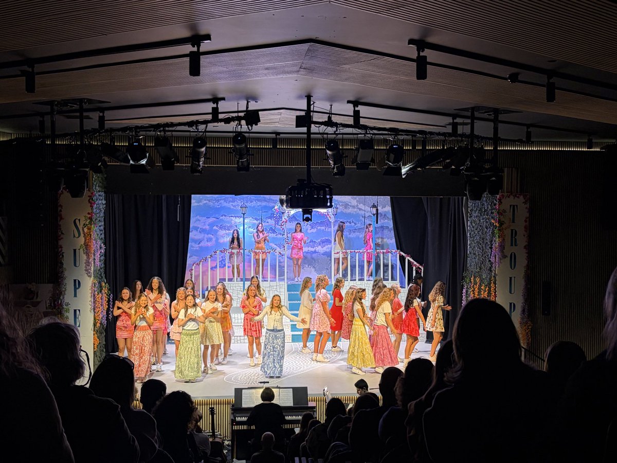 Claire1Sheehan's tweet photo. What a week @KinsaleTY. 6 sold out shows, amazing energy &amp; fun. A phenomenally talented group of actors, singers &amp; dancers along with backstage crew, makeup artists &amp; musicians. Thanks to the staff @KinsaleComSch for the effort &amp; time given to create a lifetime of memories #proud https://t.co/IAEjelVlju