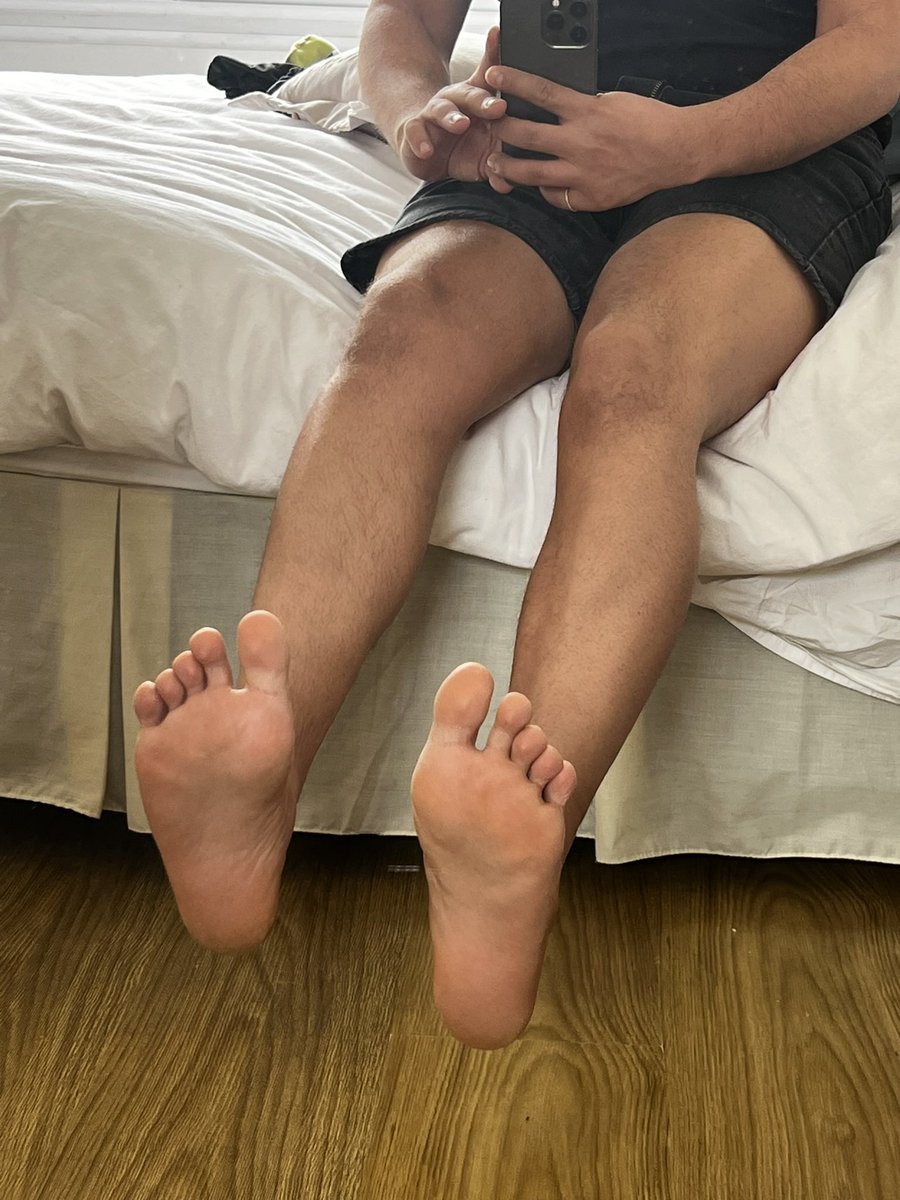 ArabGayMaster's tweet photo. @FeetSoxSneax https://t.co/uDZwVLkC1Y