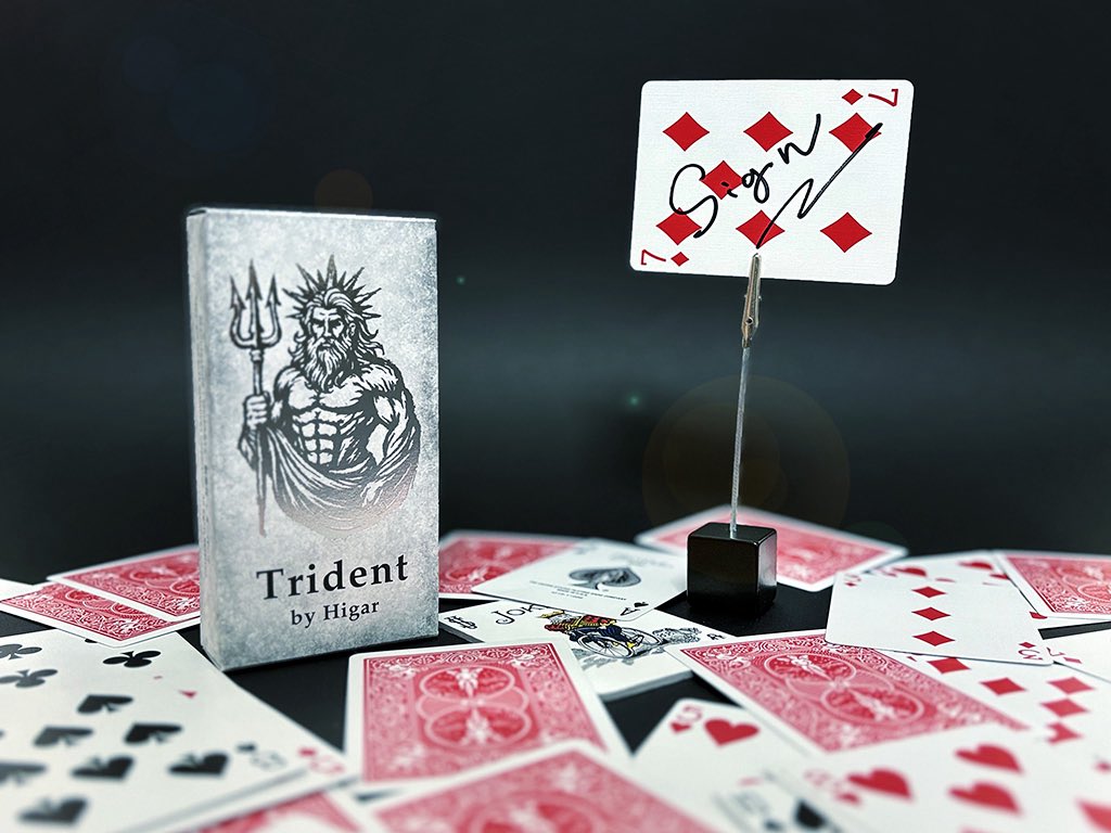 Magician_Higar's tweet photo. Trident、好評発売中です！観客のサインしたカードがメモクリップに挟まります！大阪と韓国でレクチャーをして大好評、2026年のブラックプールコンベンションでも話題になったマジックです！

https://t.co/rzaLeUAXRv https://t.co/G13PbwTxJz