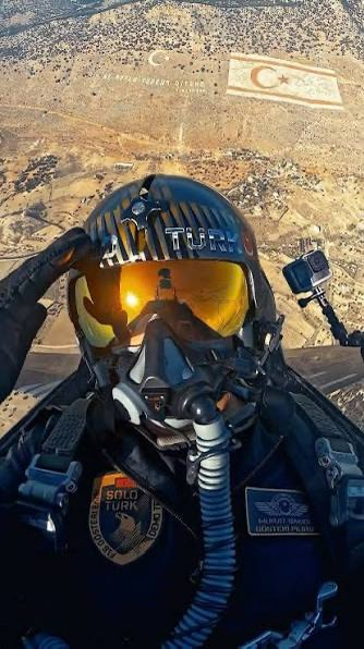 Türk jetleri istediği her yere gider, Türk toprağı Kuzey Kıbrıs’a elini kolunu sallaya sallaya gider! Okyanusun diğer tarafından bir dalyarağın da bu konuda söyleyecek tek bir sözü bile olamaz! Siz kimsiniz amk?