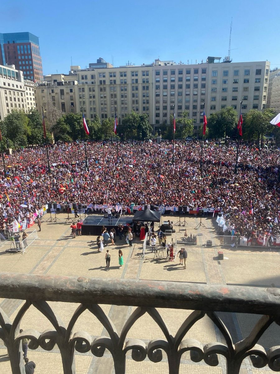 QUE LOCURA

Chile jamás vió una despedida de mandato como ésta, y es la despedida a un Mandatario que desde el día uno La Derecha y sus Bots de RR.SS intentaron destruir, y el Presidente no se inmutó y trabajó por mejorar la vida de los chilenos

GRÁCIAS GABRIEL