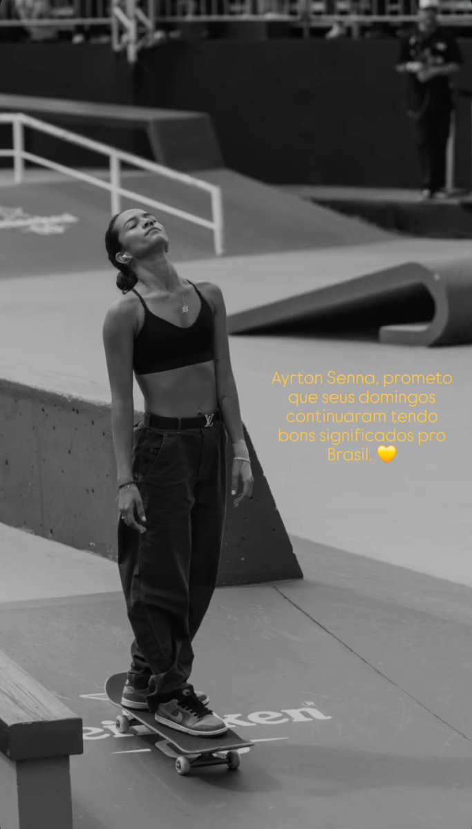 “Ayrton Senna, prometo que seus domingos continuaram tendo bons significados pro Brasil.” — Rayssa Leal em seu storie.