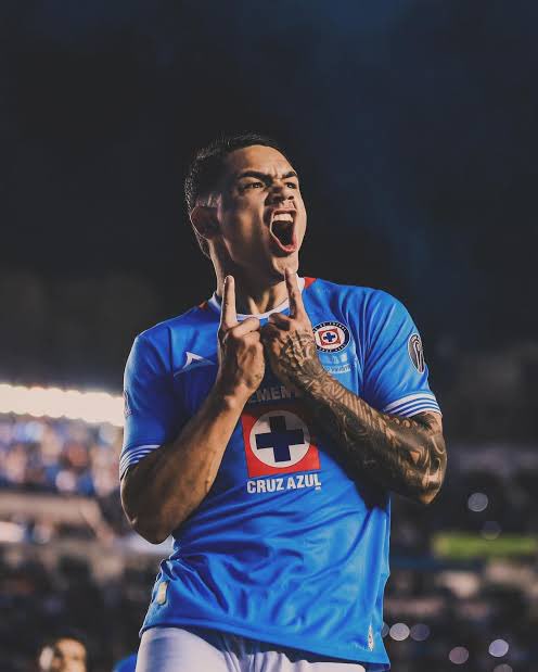 Es una barbaridad lo que juega este tipo. El físico. Los recursos técnicos. 

QUÉ JUGADOR, TORETO. 🐂