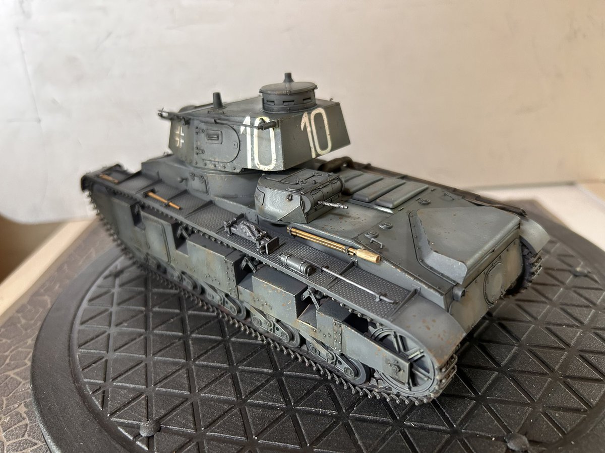 dc_rre's tweet photo. サイバーホビー1/35ドイツ
ノイバウ完成しました😃
今回は割とガッツリ汚した
つもりでしたが写真に撮ると
そうでもないですねぇ😅
実はこの戦車、数年前に一度
作ったのですがその時は今一で
今回はリベンジと言う事で
前回より少しはマシに仕上がったかと自分で思ってます🫡 https://t.co/FnYN8vuxRE