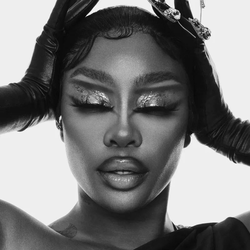 spinorbinmusic's tweet image. 👀✨ Rumor mill: Mariah Carey may appear on SZA’s upcoming album!

SZA is reportedly working with Rogét Chahayed and Alissia—producers from Mariah’s latest project ‘Here For It All’. 

A diva collab incoming? 🎤🔥 #MariahCarey #SZA #MusicRumors