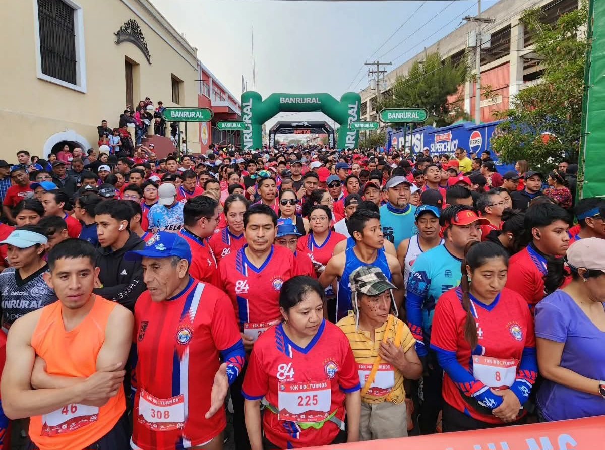 LocosPorXelaju's tweet photo. 📸 MILES DE CORREDORES SÚPER CHIVOS PARTICIPAN DE LA CARRERA 5K Y 10K EN CONMEMORACION DEL 84 ANIVERSARIO DE CSD XELAJU MC.

#InfoLPX
#VamosXela
#Aniversario84XMC https://t.co/gKBY0MQXX7