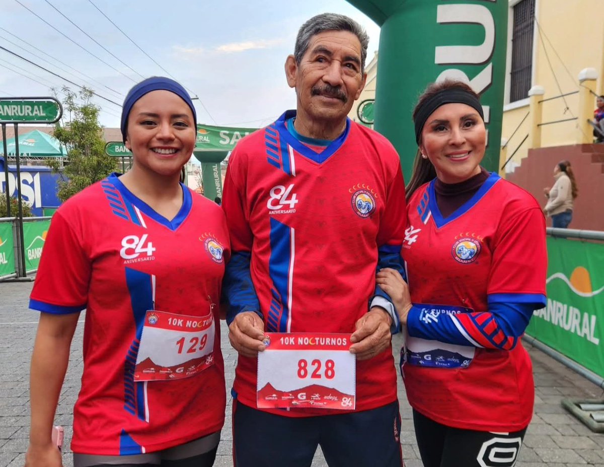 LocosPorXelaju's tweet photo. 📸 MILES DE CORREDORES SÚPER CHIVOS PARTICIPAN DE LA CARRERA 5K Y 10K EN CONMEMORACION DEL 84 ANIVERSARIO DE CSD XELAJU MC.

#InfoLPX
#VamosXela
#Aniversario84XMC https://t.co/gKBY0MQXX7