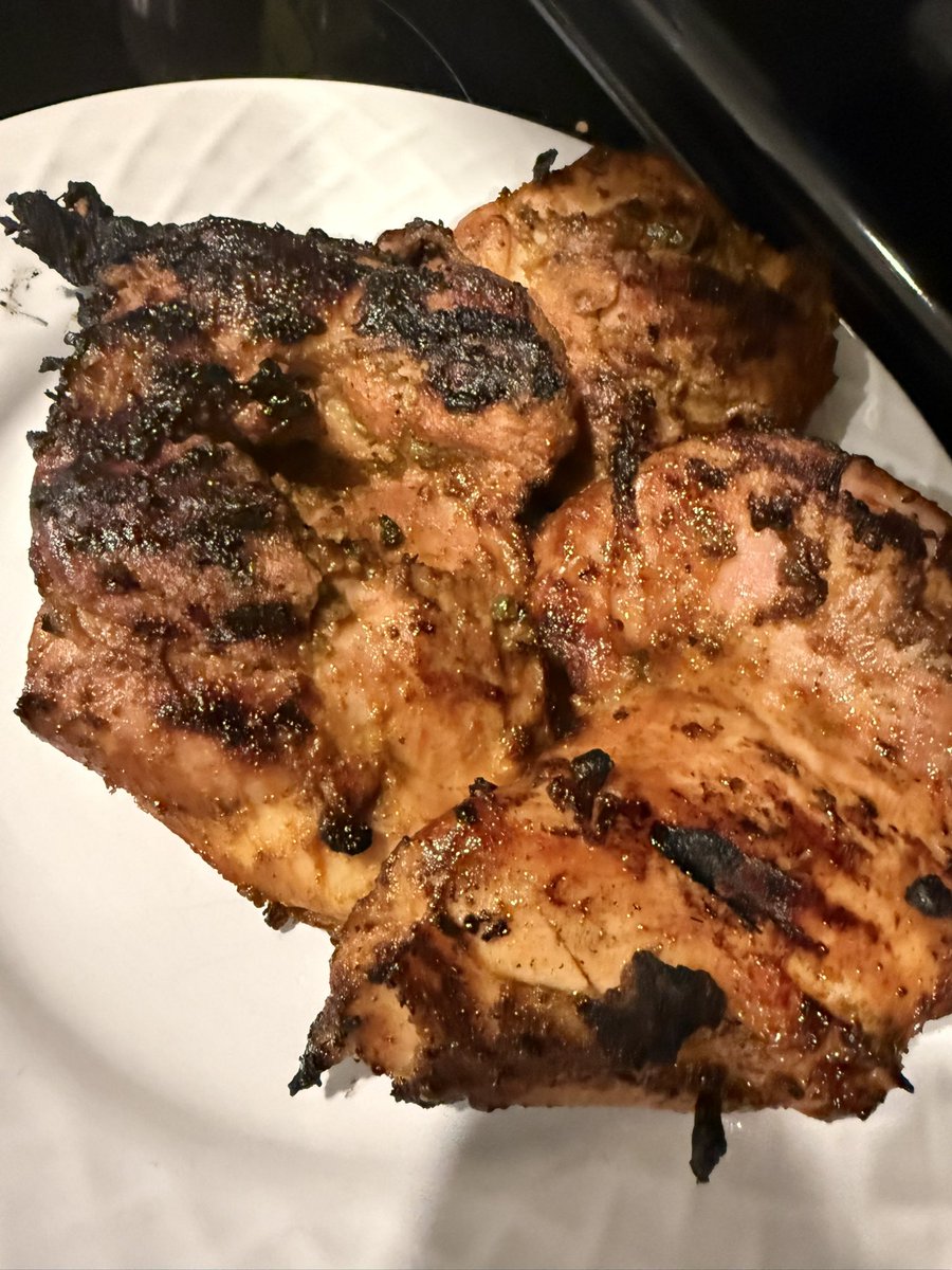 SaltyHamAnt's tweet photo. The Chili Chicken Thighs from #Publix on the @WeberGrills #Kettle were amazing! https://t.co/h78LDNMYOW