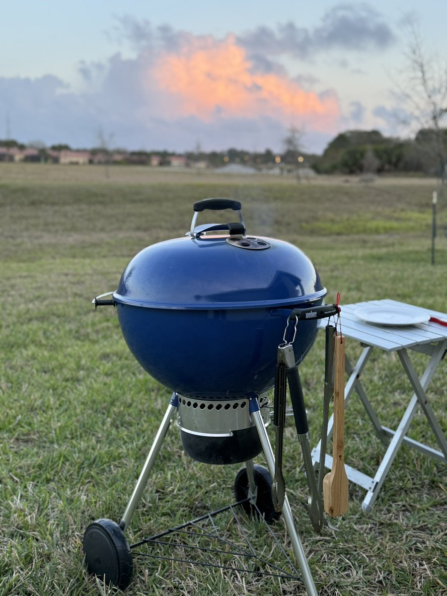 SaltyHamAnt's tweet photo. The Chili Chicken Thighs from #Publix on the @WeberGrills #Kettle were amazing! https://t.co/h78LDNMYOW