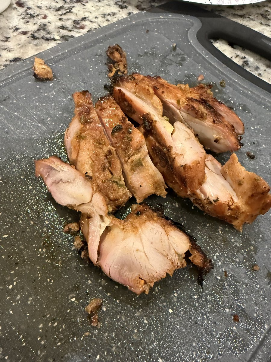 SaltyHamAnt's tweet photo. The Chili Chicken Thighs from #Publix on the @WeberGrills #Kettle were amazing! https://t.co/h78LDNMYOW