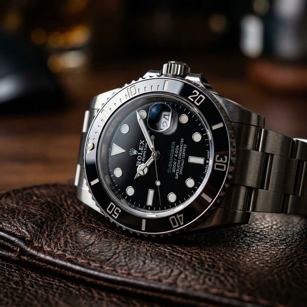 DailyWristWatch's tweet image. Athletes don’t actually wear their sponsored watches.

That Hublot on the footballer? Put on 5 min before the photo, taken off after.

The watch they actually wear daily? Apple Watch or a beat-up Rolex.
#Watches #Submariner #WatchLife @watchesofespion