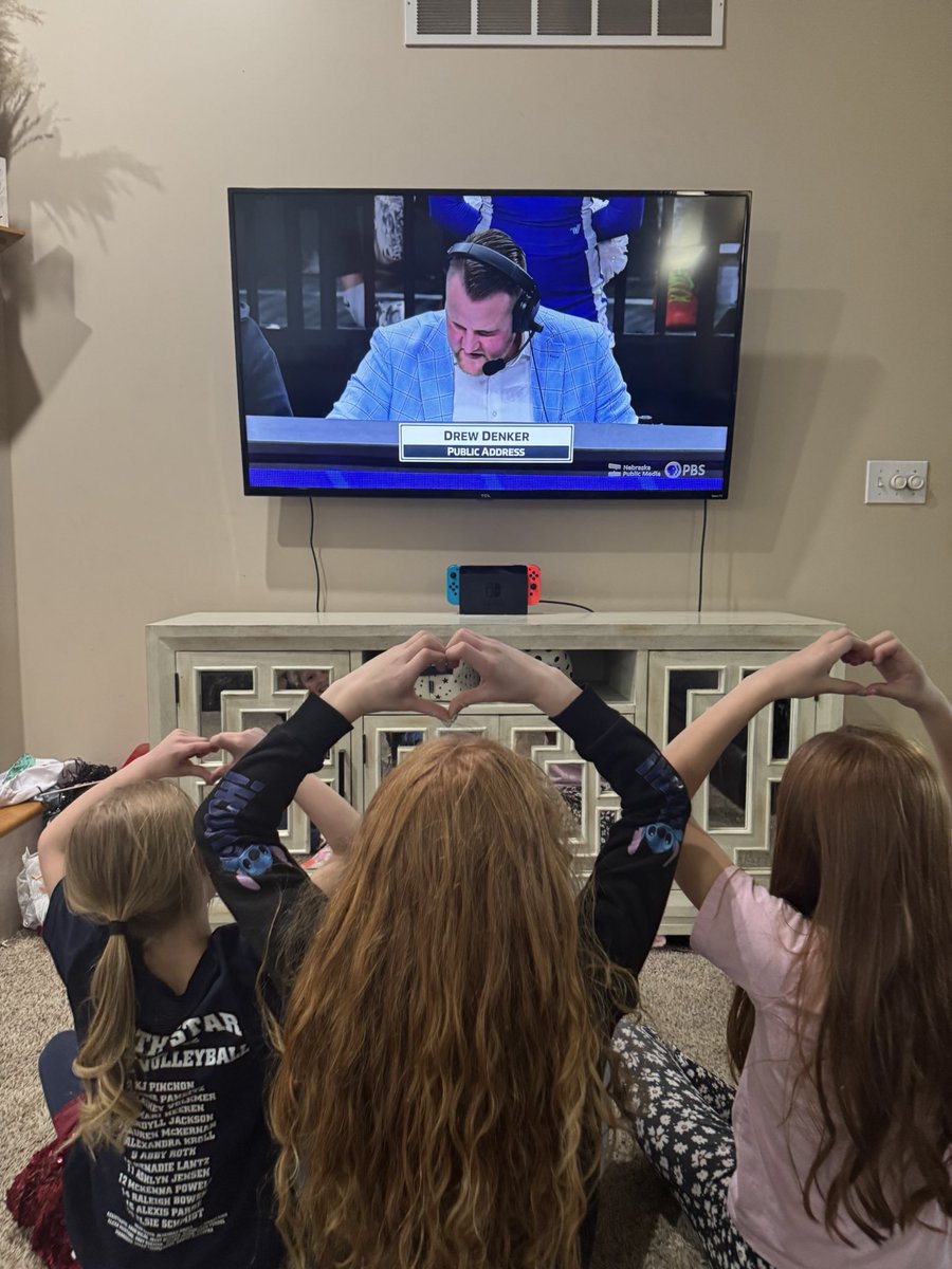 No better person to listen to announce than our favorite guy <a href="/DrewDenker_/">Dʀᴇᴡ Dᴇɴᴋᴇʀ</a>  Proud as always to listen to him announce the Nebraska Girls State Championships! #nebpreps