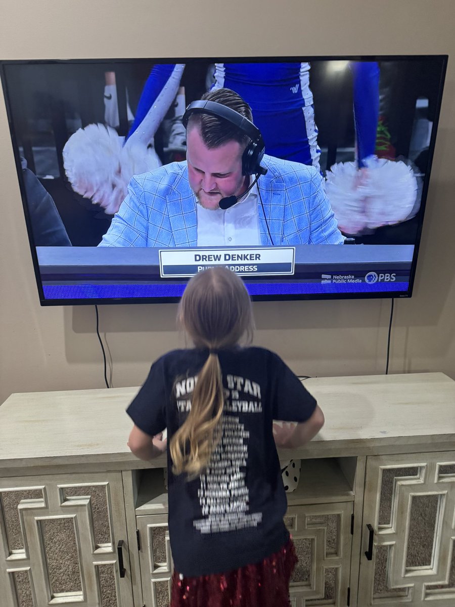 JessyDenker's tweet photo. No better person to listen to announce than our favorite guy @DrewDenker_  Proud as always to listen to him announce the Nebraska Girls State Championships! #nebpreps https://t.co/1JBAxdB335
