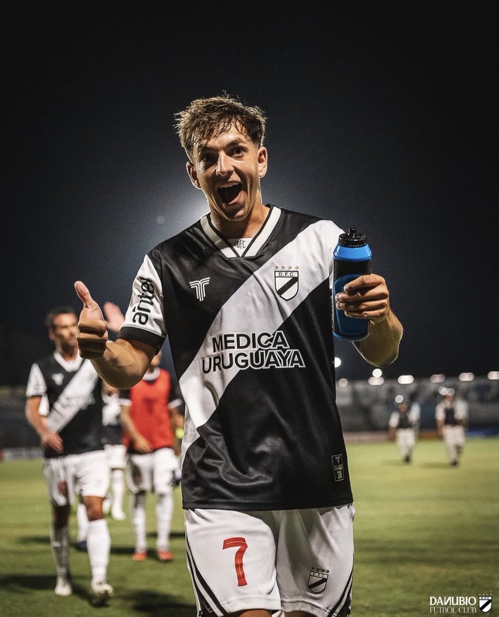 TalentRadarUY's tweet photo. Merecido primer gol en Primera para Enzo Cabrera [2003]. El maragato venía mostrando buenos rendimientos y ya había aportado una asistencia en el partido pasado ante Progreso.

Premio a un jugador que venía pidiendo pista con sus actuaciones. Muy buena alta de Danubio. https://t.co/7zqX039dCZ