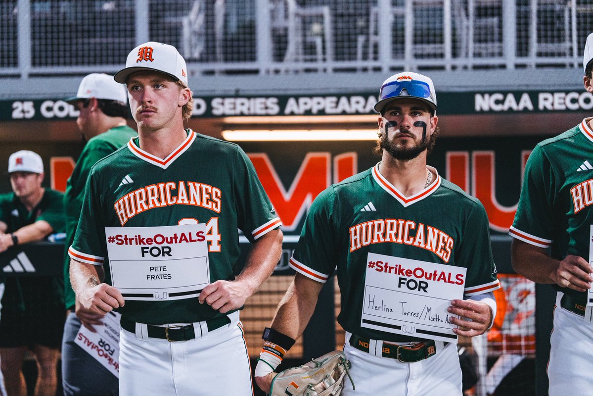 BCBirdBall's tweet image. United as one 

At the end of the second we all stood to honor those affected by ALS 

#Birdball x #kALS