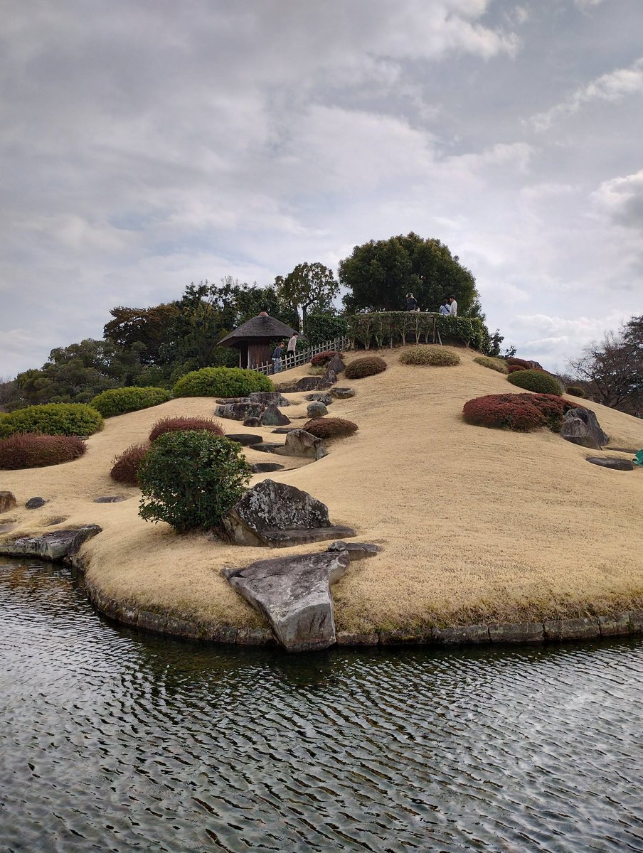 juri_KPdance's tweet photo. 岡山城と後楽園にも行ってきました。
岡山城は中はガッツリ今の建物ww
でも、殿様のお席を拝めてなんか感動しました。
後楽園はめっちゃキレイで癒されました。
知識ないから詳しくは分からないけど、とにかくあちこちで心躍りました♡
昔はお殿様の庭だったのかな? https://t.co/symjGMKXHX