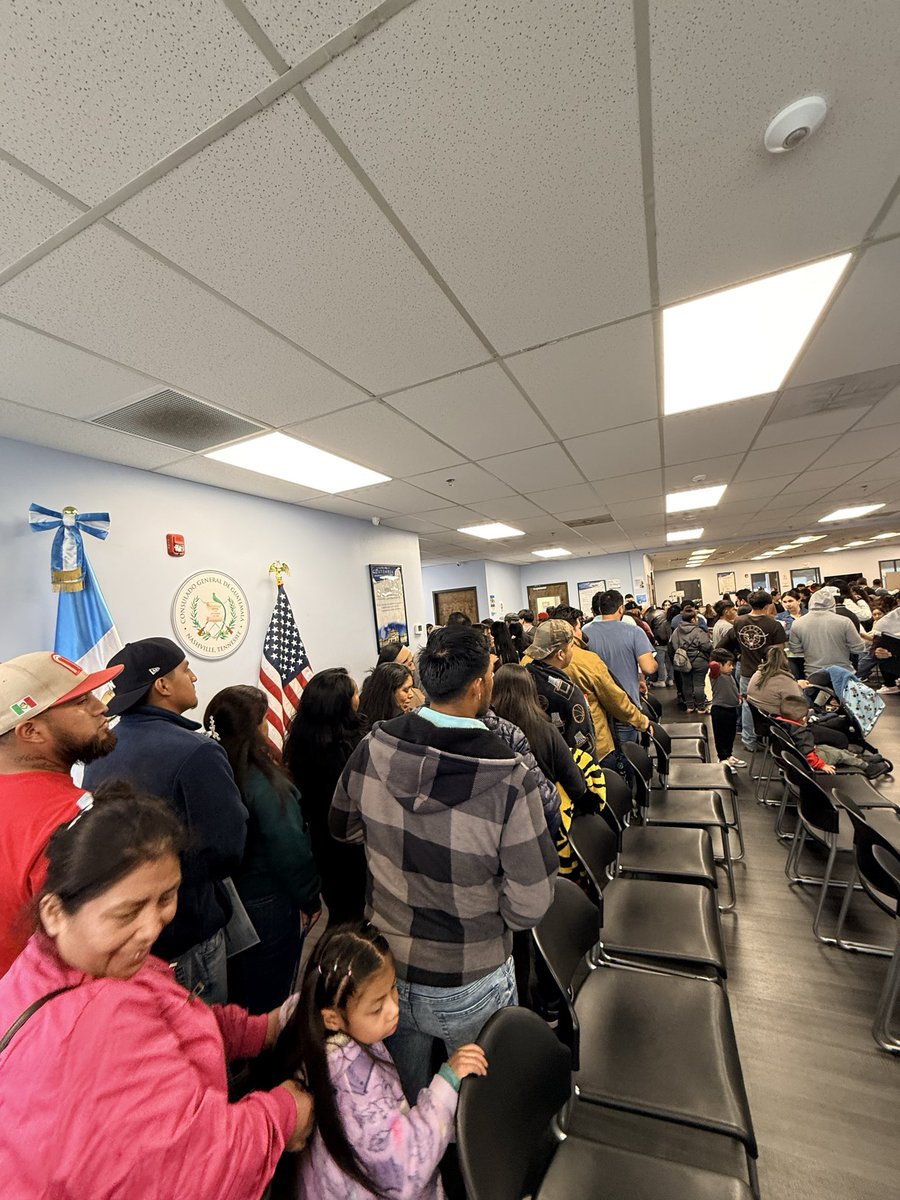 ConsGTNashville's tweet image. El Consulado General de Guatemala en Nashville llevó a cabo con éxito la jornada de sábado del mes de marzo, brindando 548 servicios consulares a la comunidad guatemalteca de documentación, Registro civil y protección. 
#GuatemalaCercaDeTi #minex