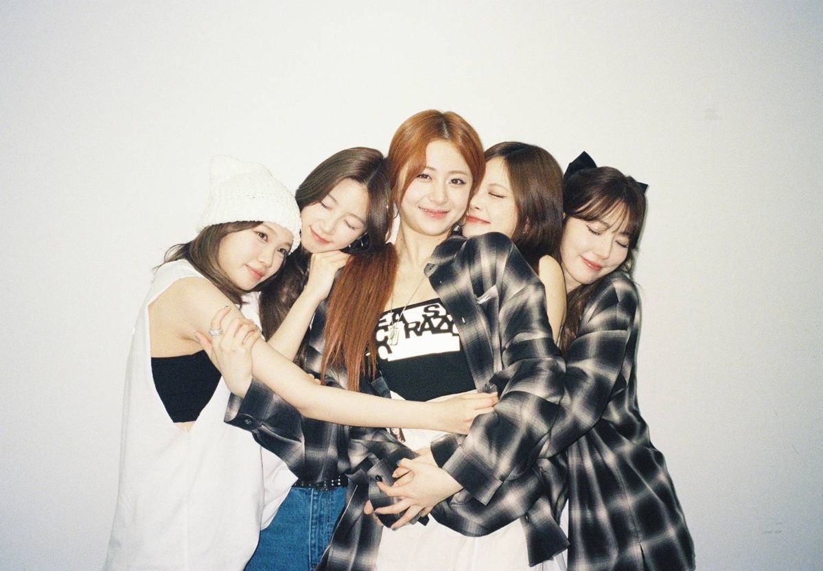 __chaechae__1's tweet photo. 突然なのですが、大学受験1年切った今、目標校のためにTwitterを離れる��とにしました🥲
推し活としては4月のiveが一旦最後です..!
来年楽しく推し活できるように頑張ります😭🫰🏻
ルセラ大好きだよ💙🩵 https://t.co/q5H9vkr0Bg