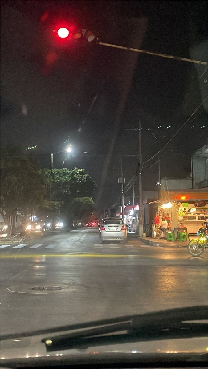 petter0993's tweet photo. @TransitoBJ creo que está un poquito mal estacionado https://t.co/BLr5ZNk1fF