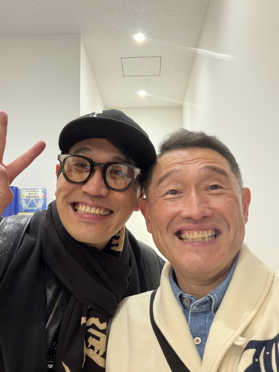 mottomisatoshi's tweet photo. 昨日『チャリティーお笑い&amp;音楽ライブ』が無事終了しました。芸人みんなで『3000人以上来てたよね』と話していたぐらいたくさんの方が来てくれました。ご協力いただいたみなさん、来てくれた芸人のみんな、そしてお��さん、本当に本当にありがとうございました！
またや……れたらいいなぁ。 https://t.co/x0lqjBkFx3