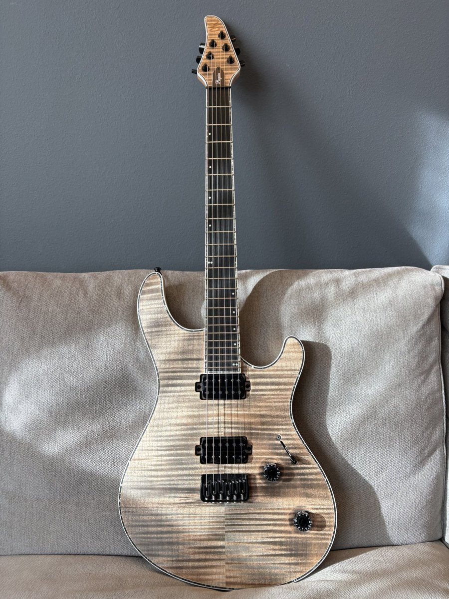 りきまる tweet media