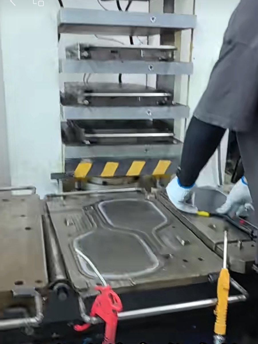 AndyMo74155379's tweet photo. If you’re building a paddle brand,
your factory matters more than your logo.
Thermoforming done right = durability + consistency.
Not all “carbon fiber” is the same.
#Pickleball#PickleballPaddle#PickleballManufacturer#OEMFactory#Thermoforming#CarbonFiber#PickleballFactory https://t.co/Y81A9Xvppz