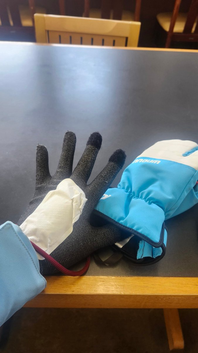 今日は寒いので手の甲にカイロ貼り🤣
午後暑くなれば捨てるだけ