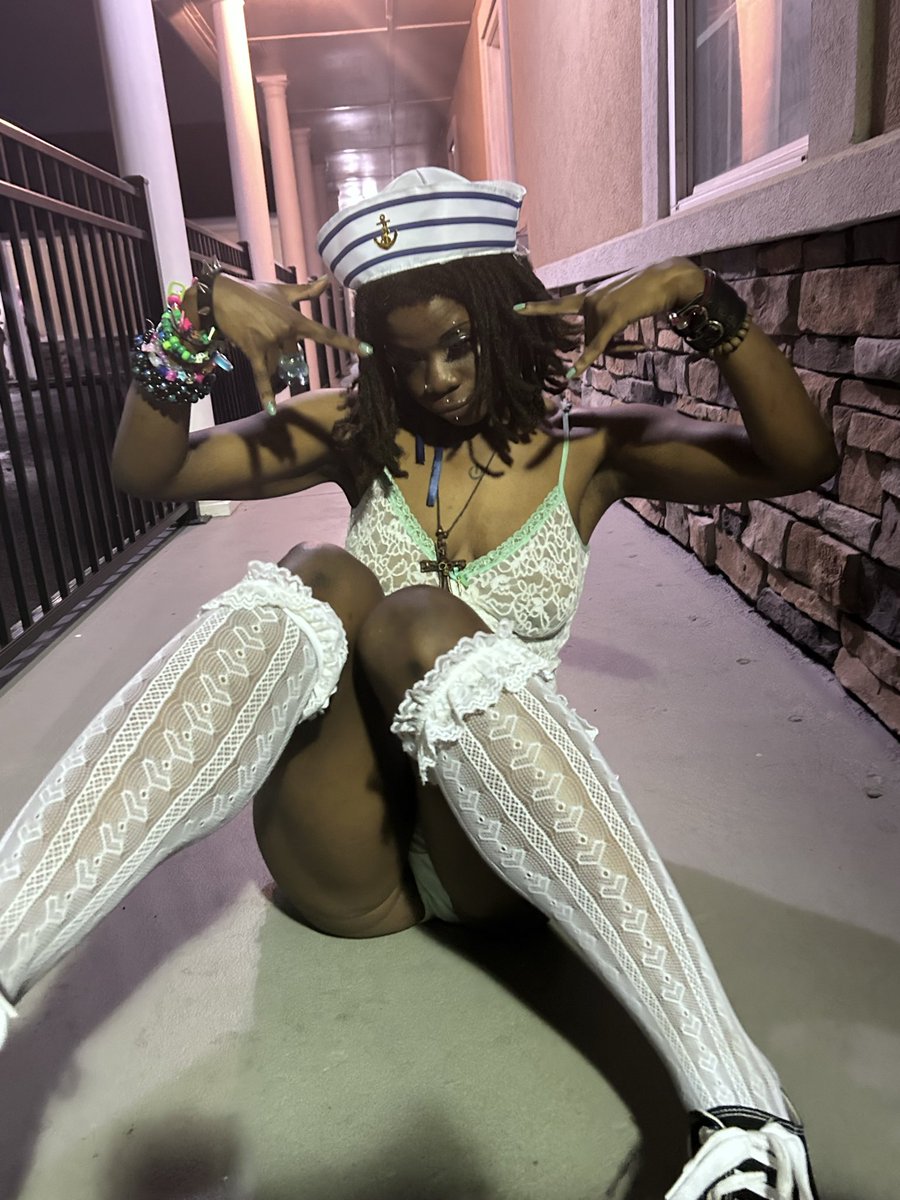 constance°❀⋆🇭🇹🪓 tweet media